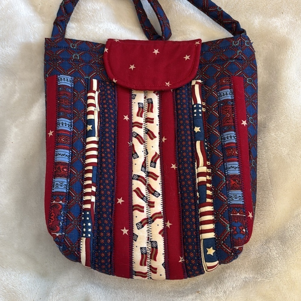 PATRIOTIC COLORS RED WHITE BLUE CROSSBODY THICK CLOTH MAGNETIC CLOSURE